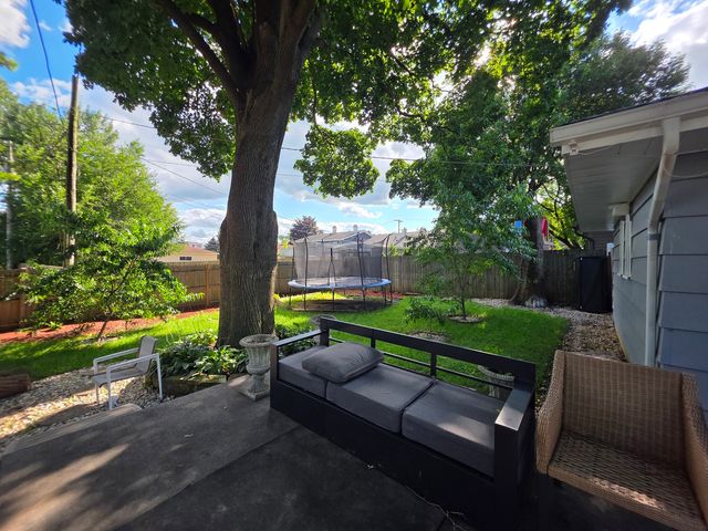 605 E Maple Avenue, Mundelein, IL 60060