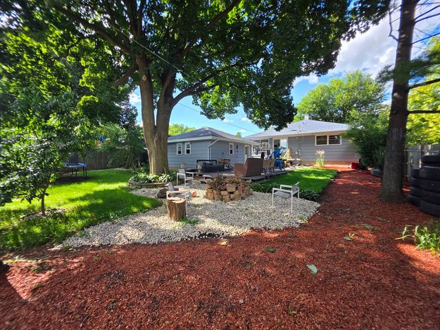 605 E Maple Avenue, Mundelein, IL 60060