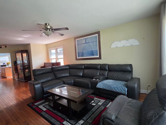 605 E Maple Avenue, Mundelein, IL 60060