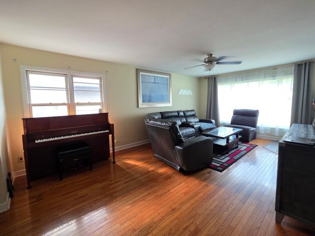 605 E Maple Avenue, Mundelein, IL 60060