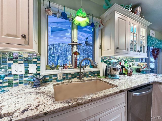 10 Morgan Lane, New Hartford, NY 13413