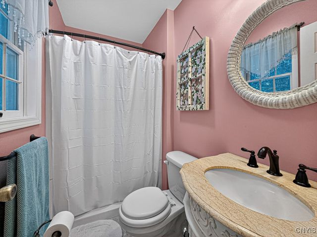 10 Morgan Lane, New Hartford, NY 13413