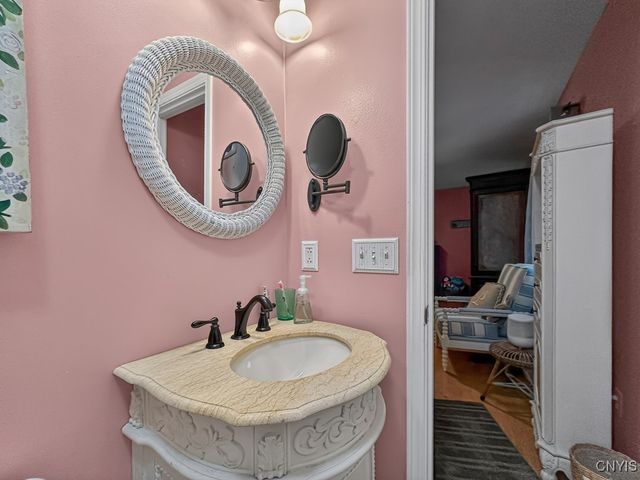 10 Morgan Lane, New Hartford, NY 13413