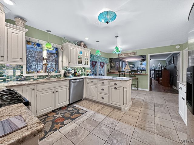 10 Morgan Lane, New Hartford, NY 13413