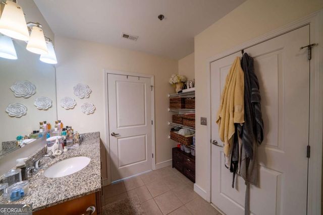 44 Peachtree Place NE 930, Atlanta, GA 30309