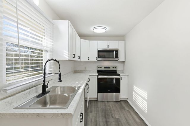 2918 E Monroe Terrace, Springfield, MO 65802