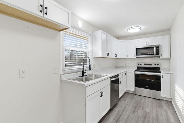 2918 E Monroe Terrace, Springfield, MO 65802