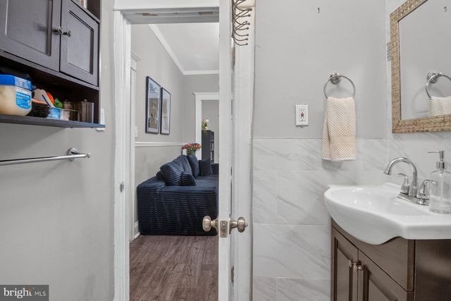 2427 LINDEN AVE, Baltimore, MD 21217