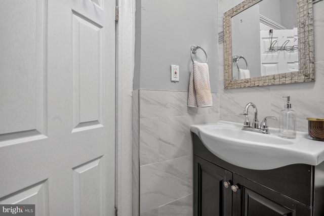 2427 LINDEN AVE, Baltimore, MD 21217