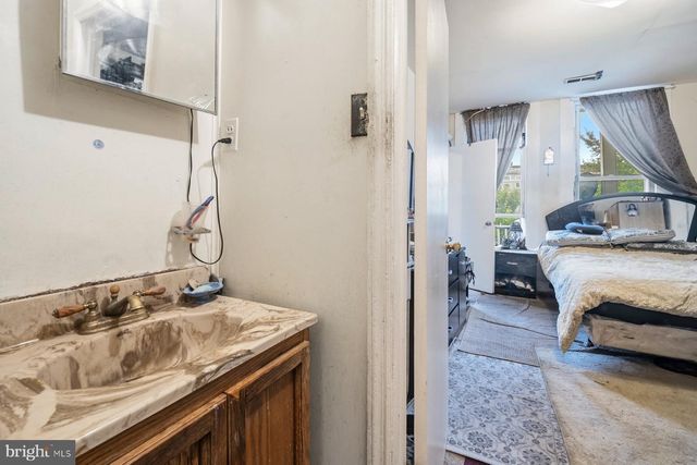 2427 LINDEN AVE, Baltimore, MD 21217