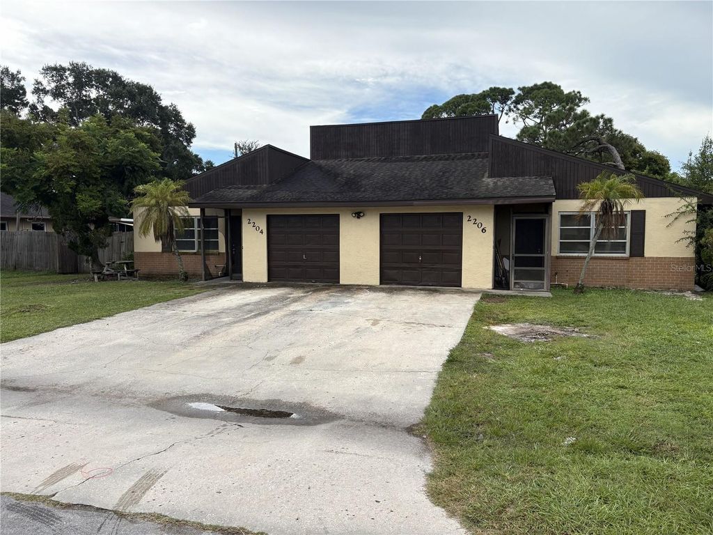2204 54TH AVENUE DRIVE W, BRADENTON, FL 34207 — exterior