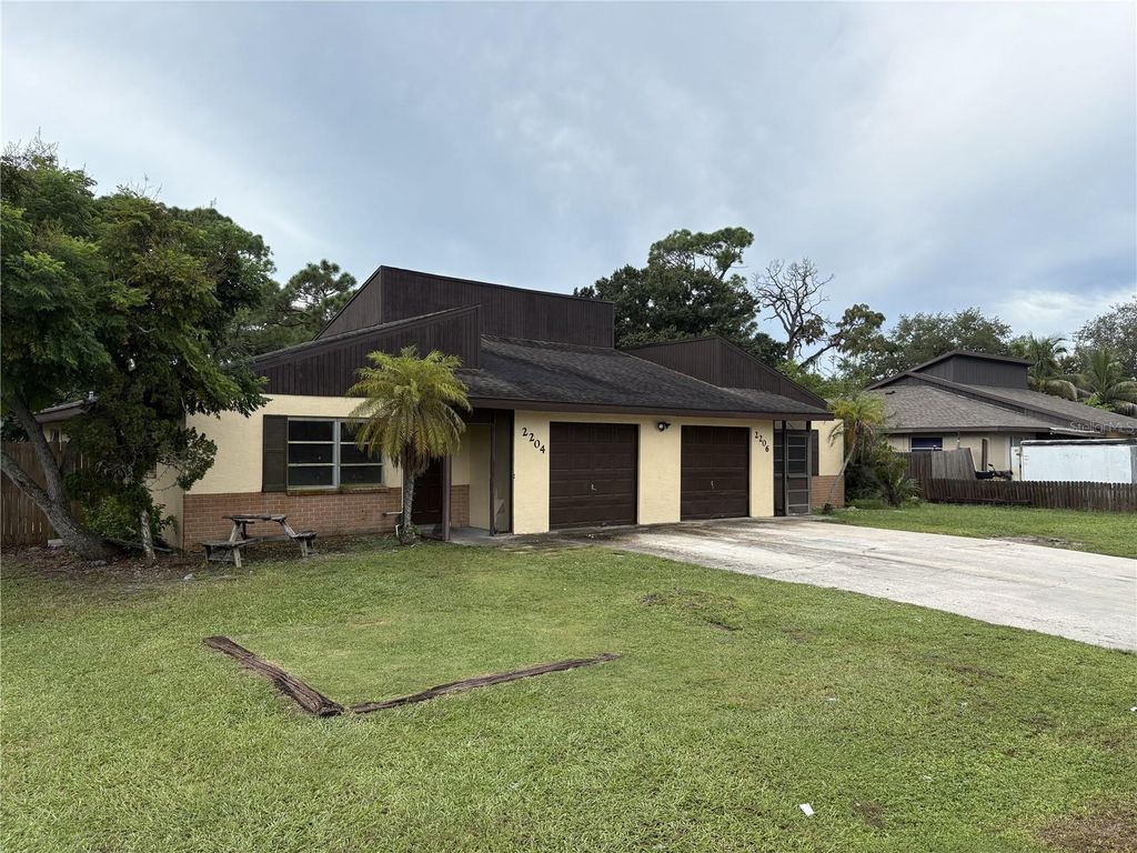 2204 54TH AVENUE DRIVE W, BRADENTON, FL 34207 — photo 3