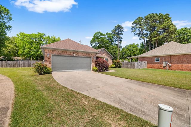 1004 Colonial Drive, Jacksonville, AR 72076