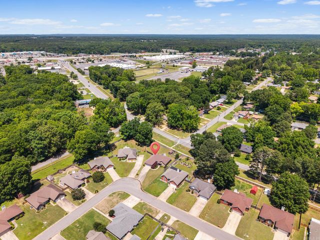 1004 Colonial Drive, Jacksonville, AR 72076