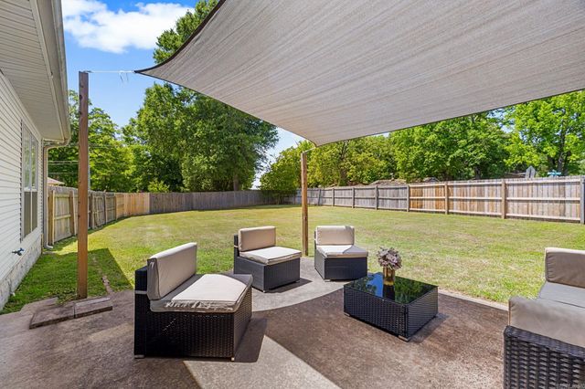 1004 Colonial Drive, Jacksonville, AR 72076