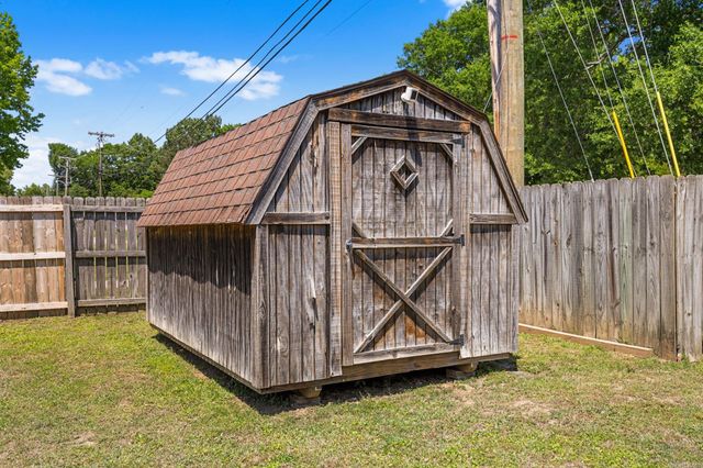 1004 Colonial Drive, Jacksonville, AR 72076