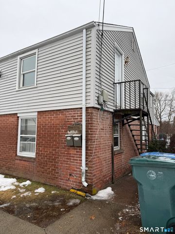 205 London Drive 2nd Floor, Hamden, CT 06517