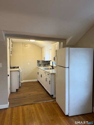 205 London Drive 2nd Floor, Hamden, CT 06517