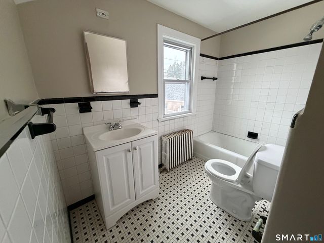 205 London Drive 2nd Floor, Hamden, CT 06517