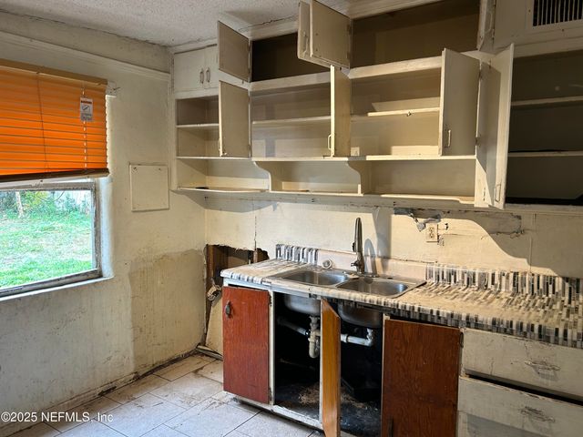 10633 ITHACA Drive, Jacksonville, FL 32218