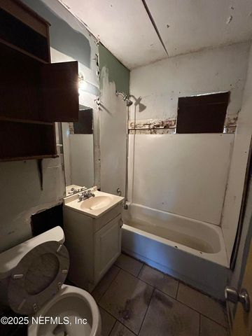 10633 ITHACA Drive, Jacksonville, FL 32218