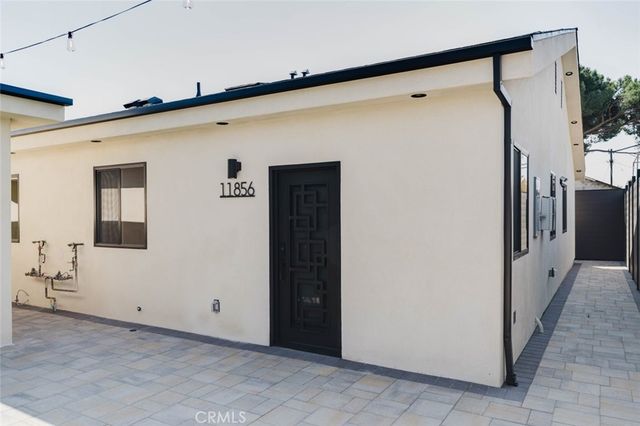11856 Arminta Street, North Hollywood, CA 91605