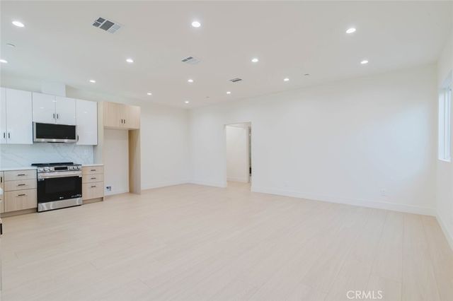 11856 Arminta Street, North Hollywood, CA 91605