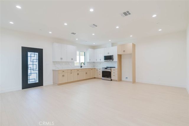 11856 Arminta Street, North Hollywood, CA 91605
