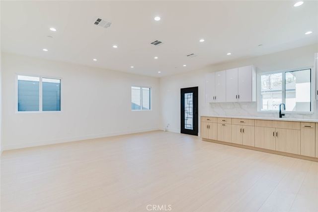11856 Arminta Street, North Hollywood, CA 91605