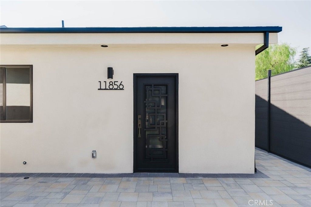 11856 Arminta Street, North Hollywood, CA 91605