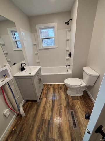 517 519 521 523 525 Lww Street, Mishawaka, IN 46544