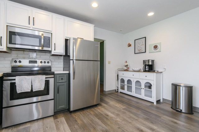 4221 Woodbury LANE, Mount Pleasant, WI 53403