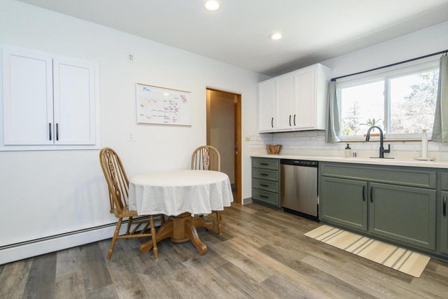 4221 Woodbury LANE, Mount Pleasant, WI 53403