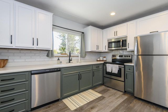 4221 Woodbury LANE, Mount Pleasant, WI 53403