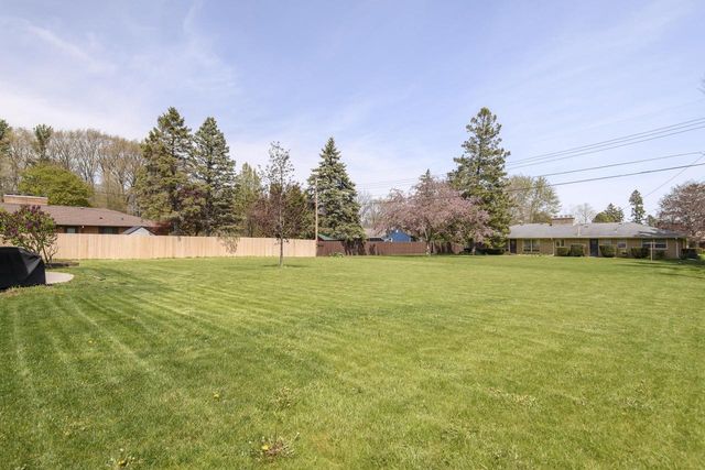 4221 Woodbury LANE, Mount Pleasant, WI 53403