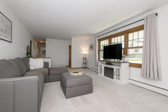 4221 Woodbury LANE, Mount Pleasant, WI 53403