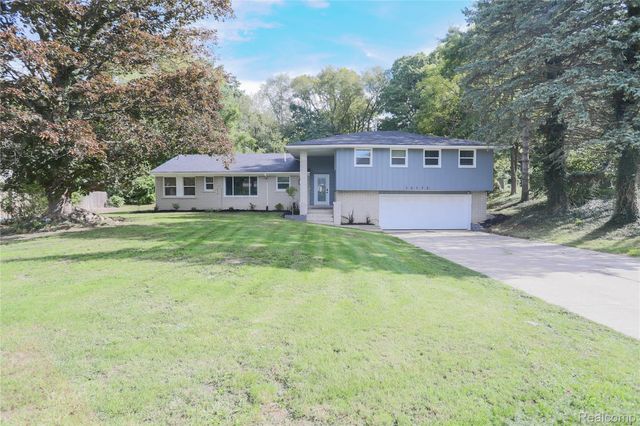 38598 Applewood Street, Clinton Charter Township, MI 48036