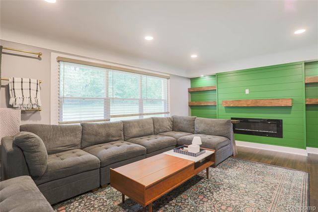 38598 Applewood Street, Clinton Charter Township, MI 48036
