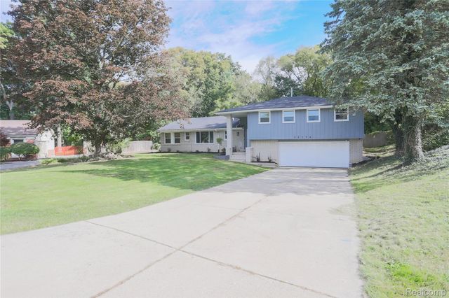 38598 Applewood Street, Clinton Charter Township, MI 48036