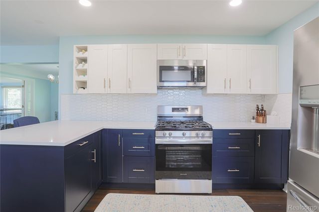 38598 Applewood Street, Clinton Charter Township, MI 48036
