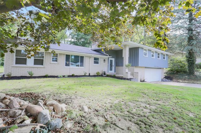 38598 Applewood Street, Clinton Charter Township, MI 48036