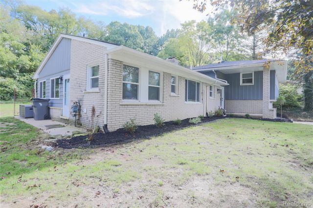 38598 Applewood Street, Clinton Charter Township, MI 48036