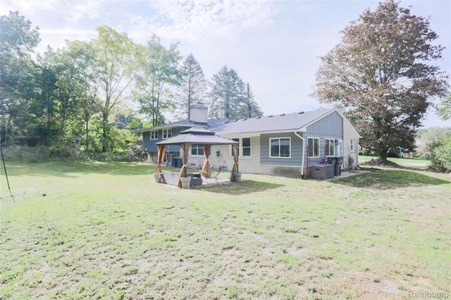 38598 Applewood Street, Clinton Charter Township, MI 48036