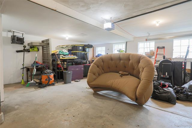 38598 Applewood Street, Clinton Charter Township, MI 48036