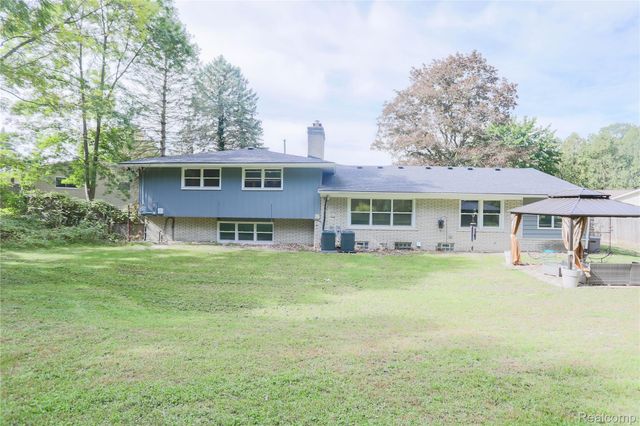38598 Applewood Street, Clinton Charter Township, MI 48036