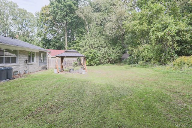 38598 Applewood Street, Clinton Charter Township, MI 48036