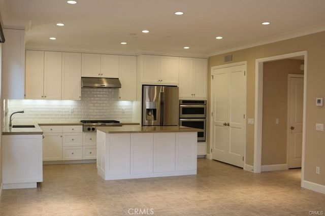 128 Mustang, Irvine, CA 92602