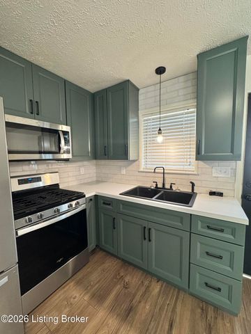 244 Blossom Rd, Louisville, KY 40229