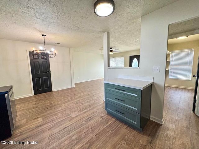 244 Blossom Rd, Louisville, KY 40229