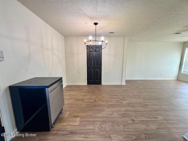 244 Blossom Rd, Louisville, KY 40229